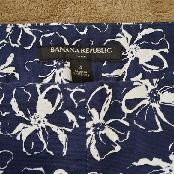 Banana Republic, Size 4, Color printed blue/white. - Picture 3 of 4